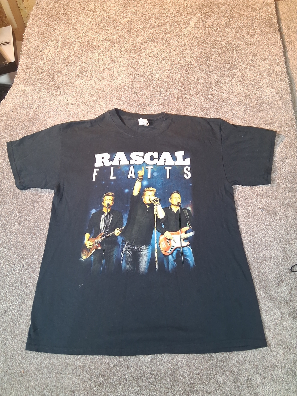 Rascal Flatts Rhytm And Roots 2016 Tour Graphic Tee in Black